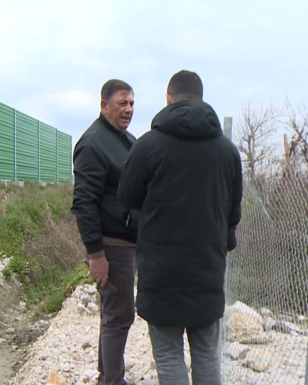 Koncesionari i rrugës i prishi shtëpinë, pa pronë dhe pa qira: Izolohet familja në Vorë! - Fiks Fare