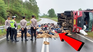 SITINJAUK LAUIK GEGER : 80 Mayat Berserakan di Jalan Usai Truk Terguling dan Ungkap Fakta Desa