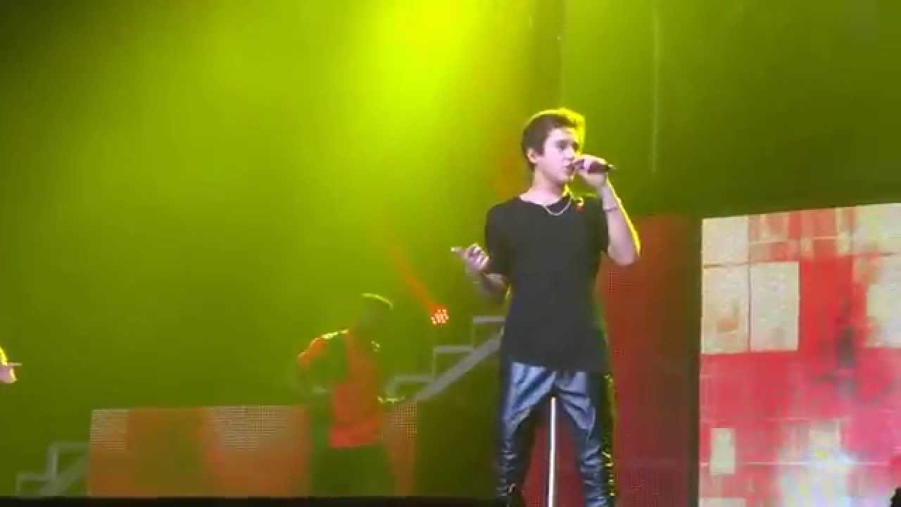Austin Mahone - Next to you  (front row)