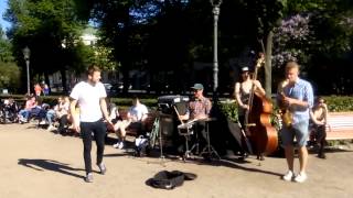 Helsinki street jazz musician play in park