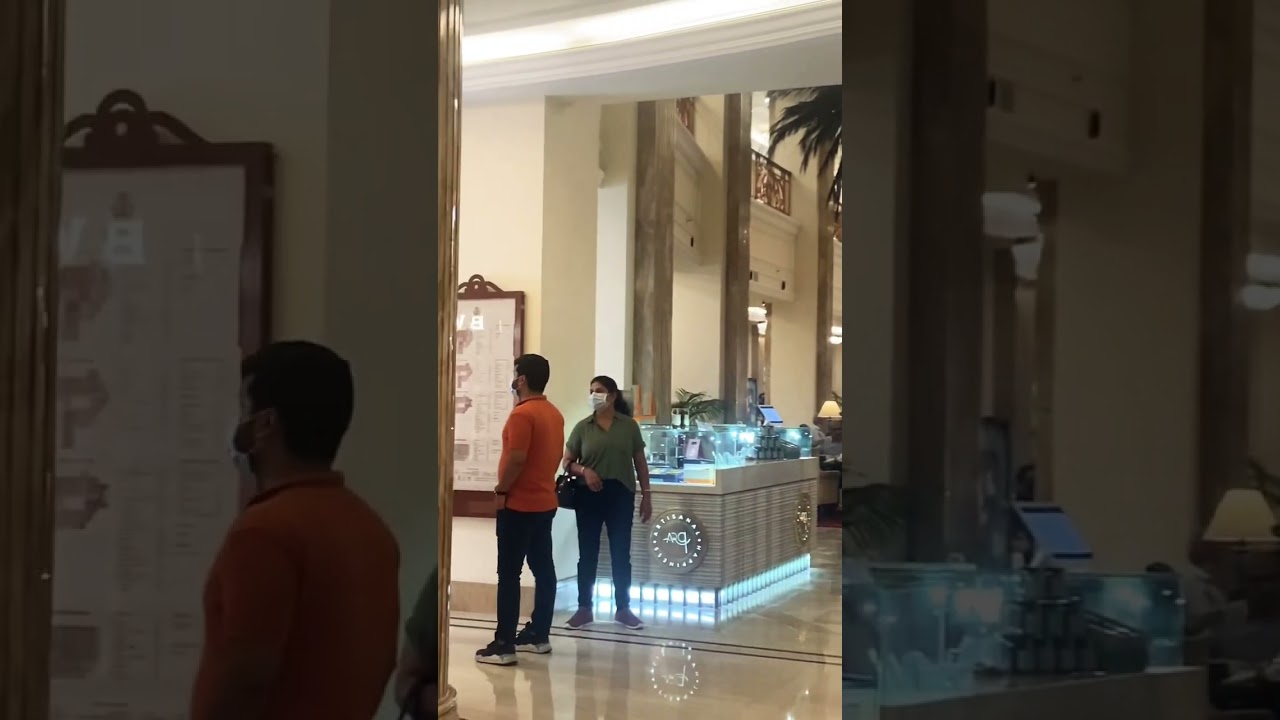 Amazing Piano player in DLF Emporio 