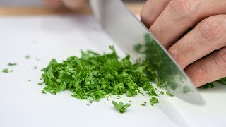 How to Chop Parsley Like a Real Chef - Mincing Parsley