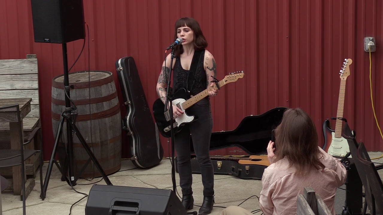 Caitlin Kraus [May 9, 2018] jackie O's taproom - Athens, OH