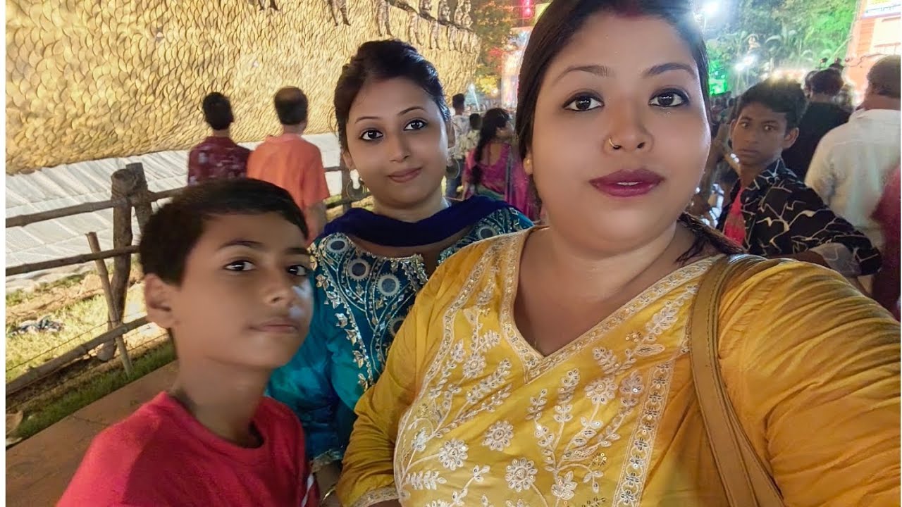 এবছরের ষষ্ঠী দিন কাটিয়েছিলাম সবাই মিলে কলকাতার ঠাকুর দেখে।