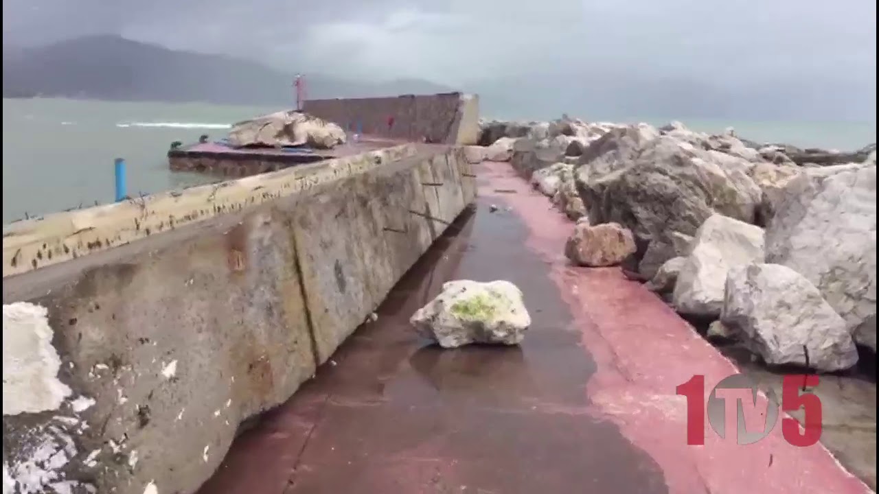 Immagini Mareggiata Porto Scario Danneggiato