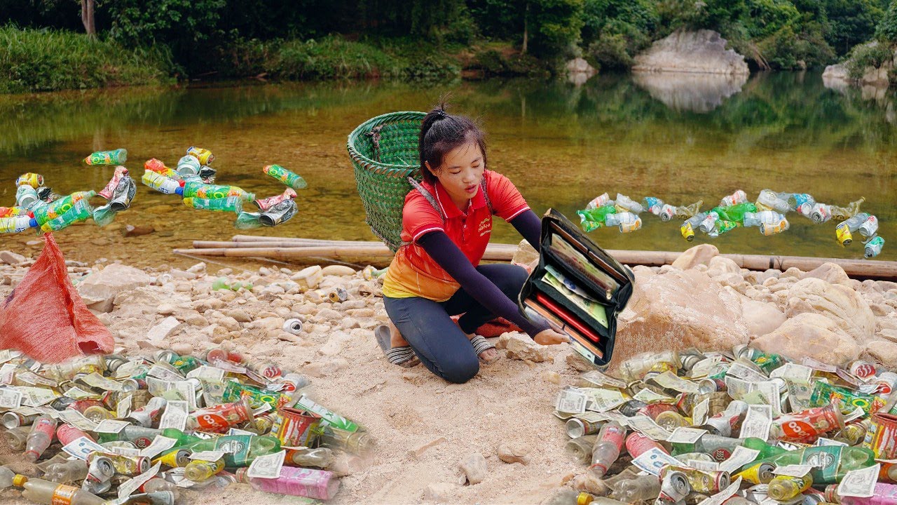 Single Mom S Lucky Day Found A Wallet Buried In The Sand With Lot Of Money Inside Daily Life