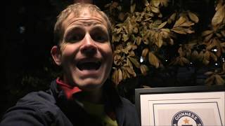 1 hour with a cue balanced on the forehead -World Record-