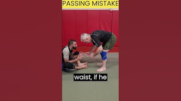 BJJ BEGINNER MISTAKE 😧 Passing Seated Guard #bjj #jiujitsu #grappling