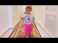 اول مره بنتنا تمشي لوحدها خطواتها الاولي مؤثر