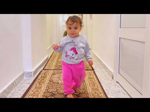 اول مره بنتنا تمشي لوحدها ( خطواتها الاولي ) *مؤثر*