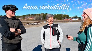 Anna tutustuu maatiloihin