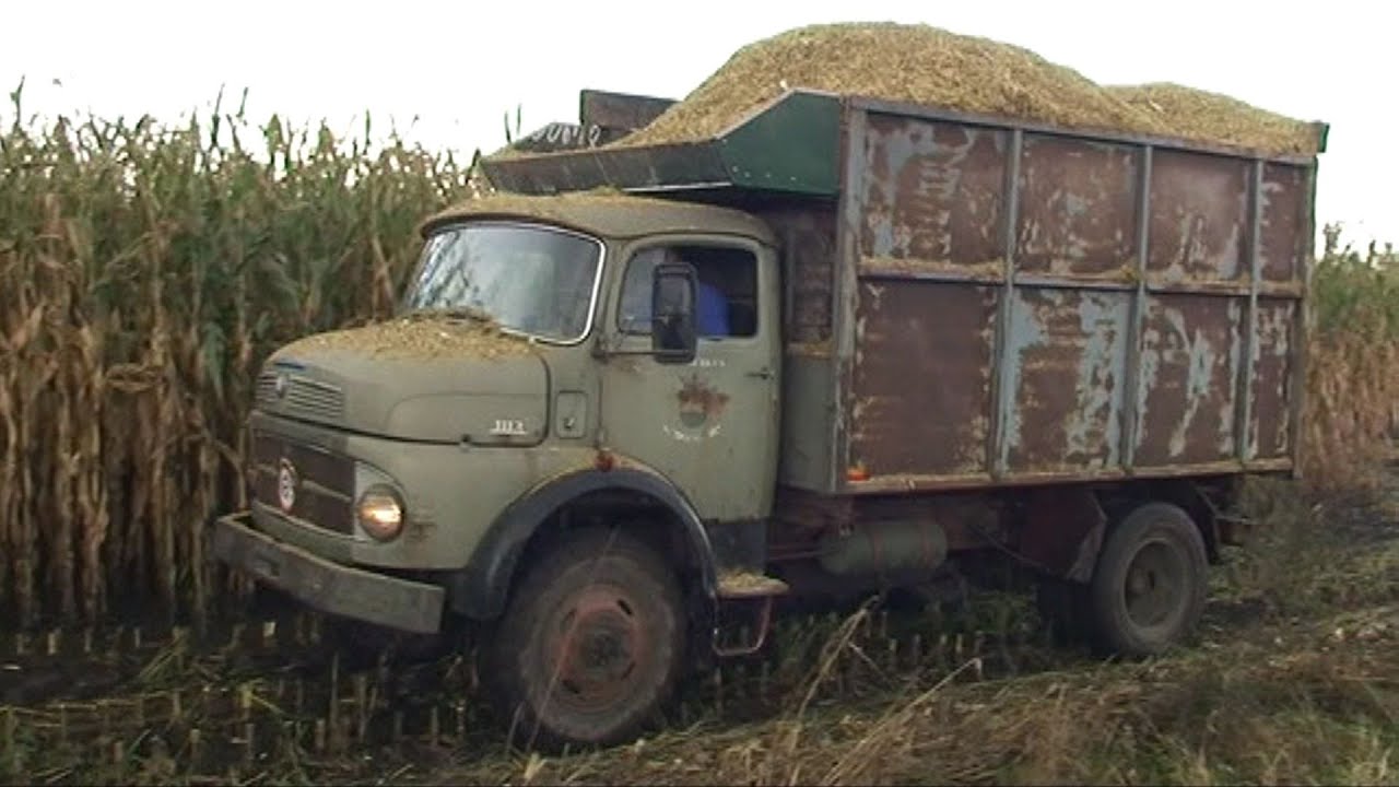 Maïs 2009 Linders met  Mercedes Benz L1113,New Holland FX 375,New Holland,John Deere