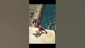 سبايدرمان استخبا ل هالك ونط فوقيه ورماه لسمكه القرش 
