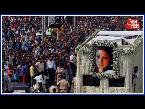 श्रीदेवी का पार्थिव शरीर पहुंचा वीले पार्ले शमशान भूमि, आखरी दर्शन के लिए उमड़ा लोगों का हुजूम