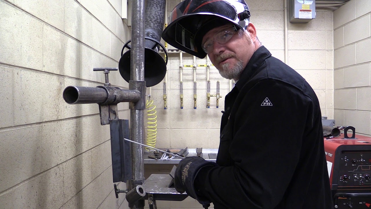 Положение тела и линии обзора имеют решающее значение при сварке.