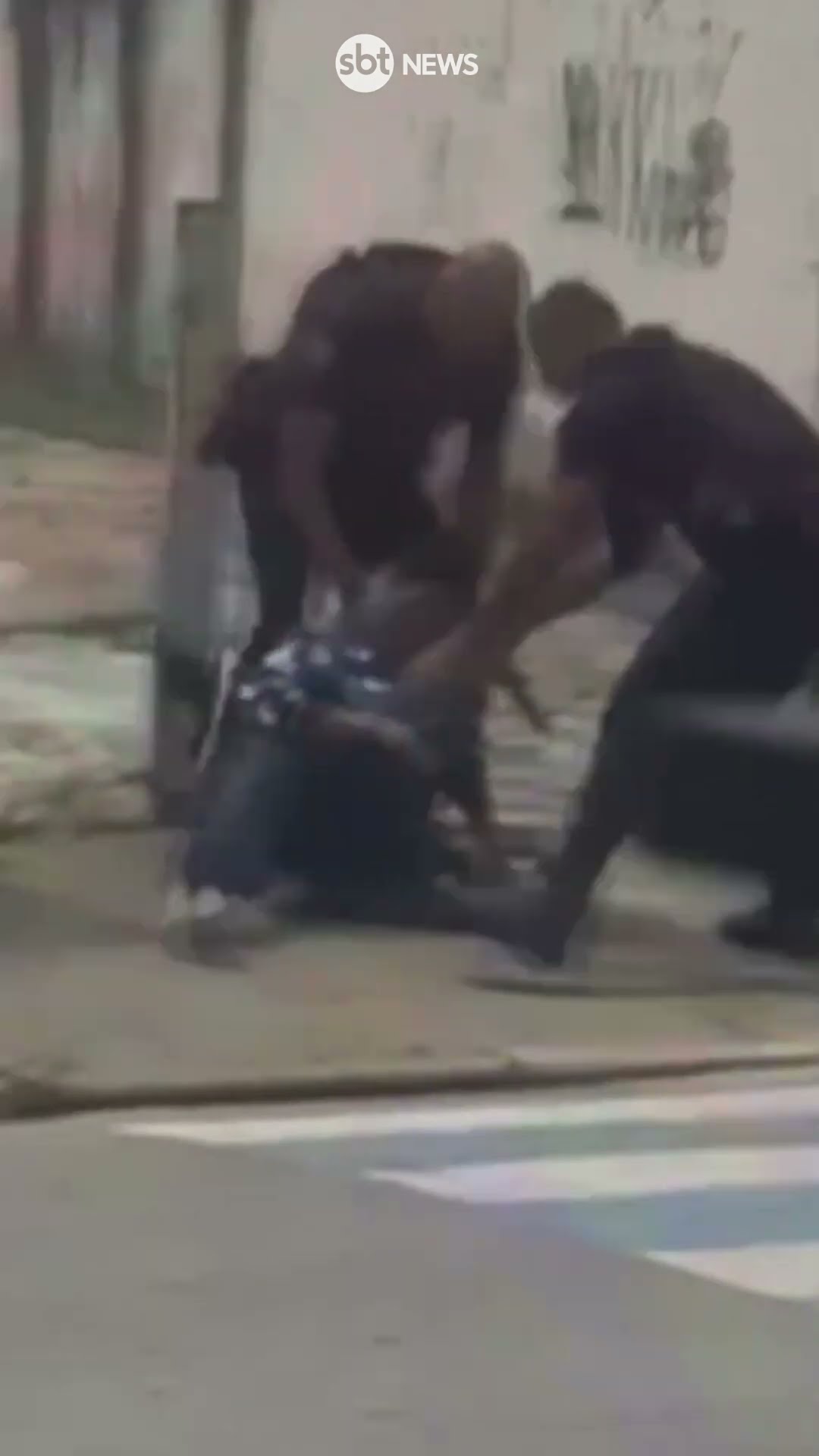 Exclusivo: subcomandante e inspetor da GCM são flagrados em abordagem com pisão na cabeça