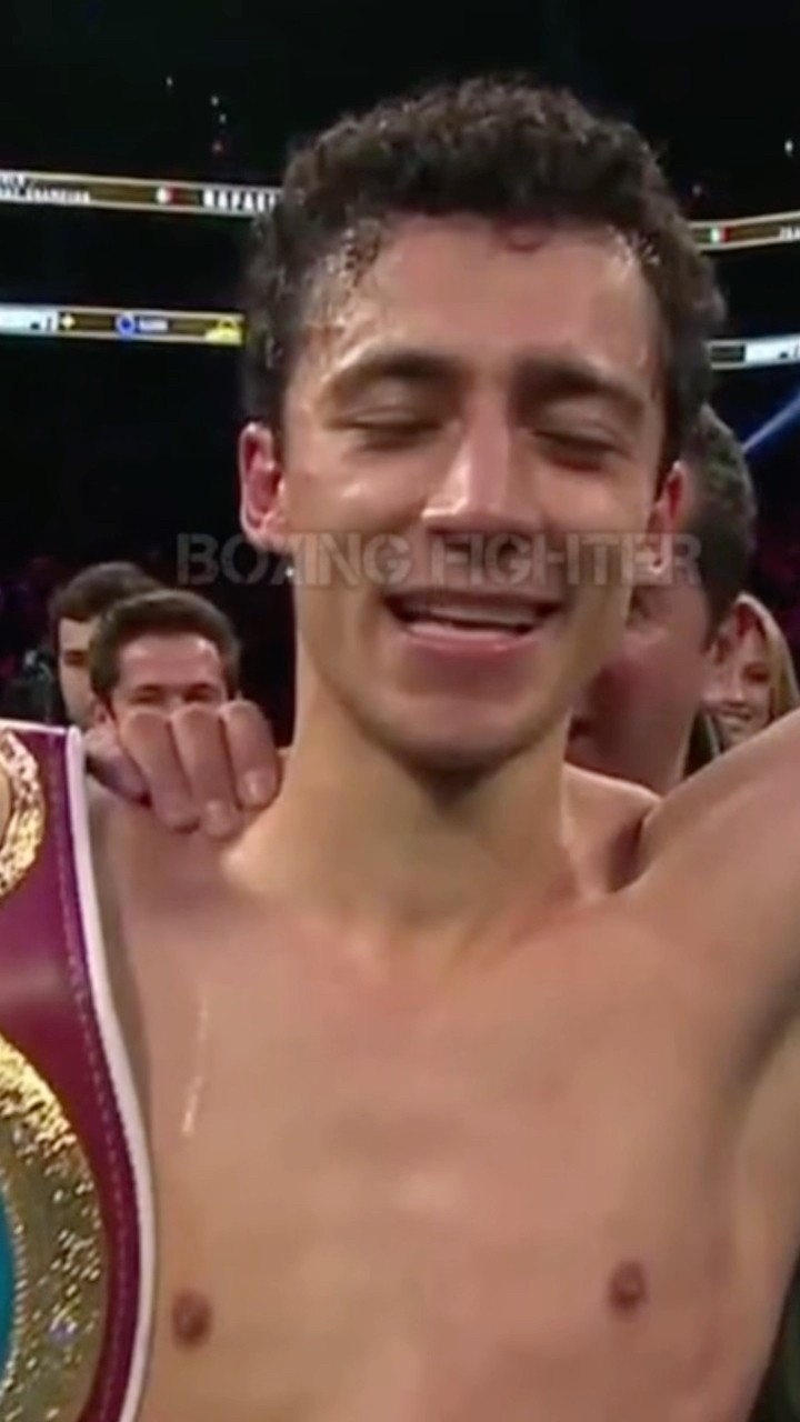 LO DEJÓ CIEGO! DIVINO ESPINOZA LE GANA A ROBEISY POR NOCAUT TÉCNICO  RETIENE CAMPEONATO MUNDIAL