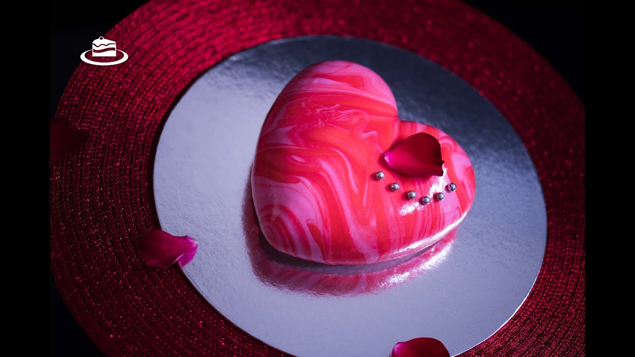 Tort 'Inimă' cu Mousse de Căpșune și Trandafir | Momente Delicioase cu Beatricia