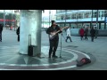 Oasis - Wonderwall - cover played by street artist at Alexander Platz -