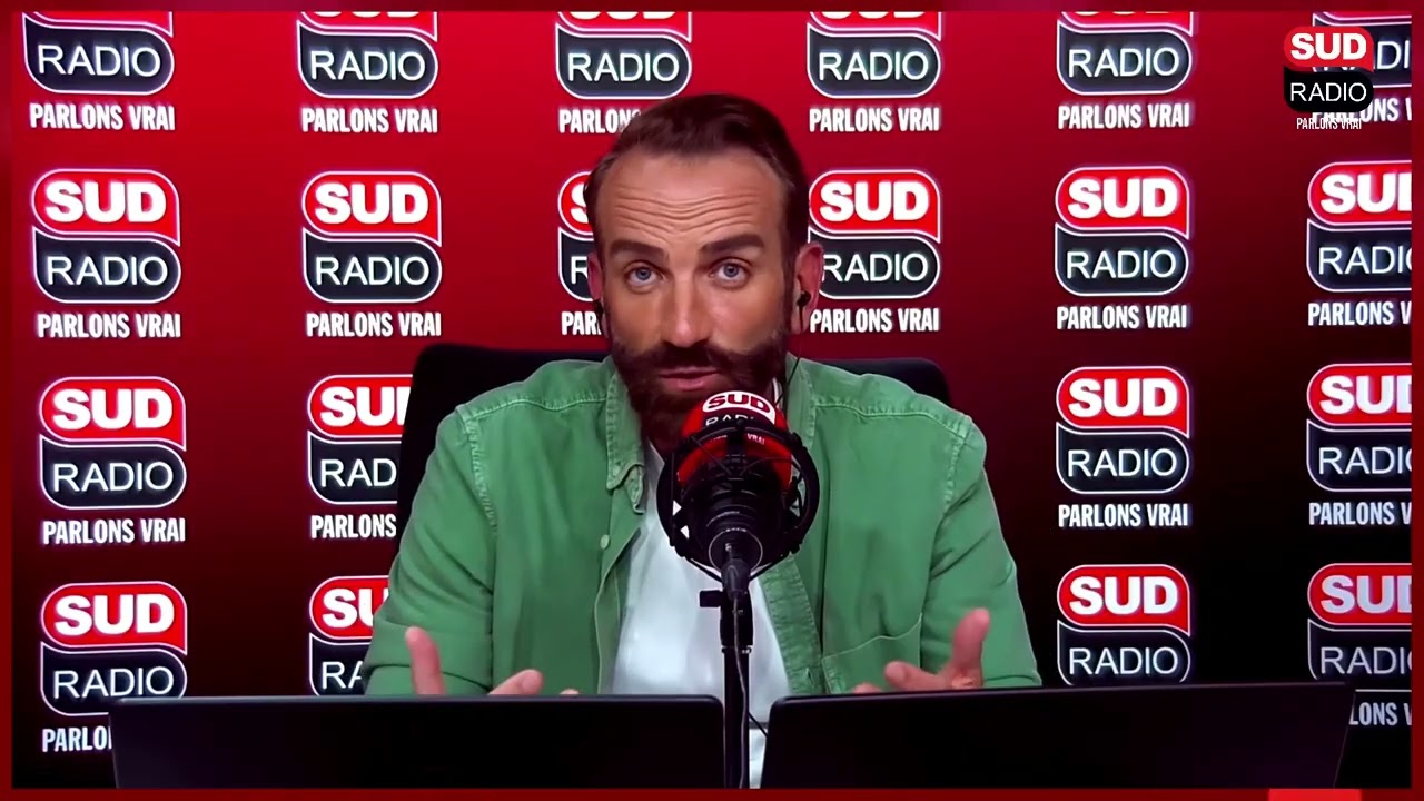 Soucieuse pour son avenir professionnel, Dora subit du harcèlement