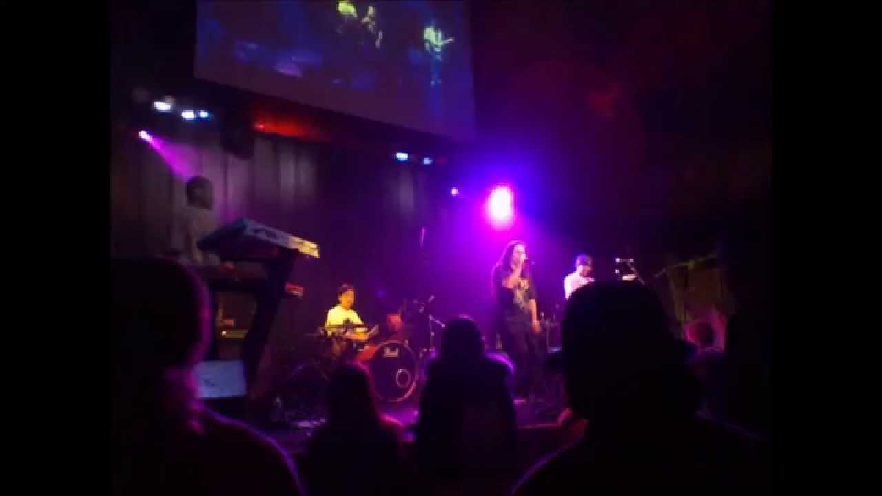 Living Stone Conversation adlı videoyu YouTube'da izle Living Stone Conversation adlı videoyu YouTube'da izle