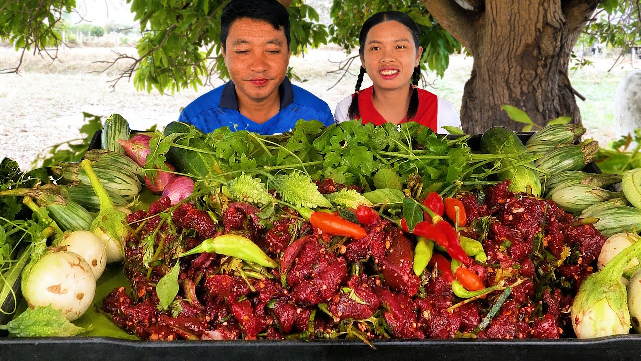 ลาบเนื้อลาบงัว หอมๆพริกข้าวคั่ว แกล้มลูกโดดพร้อมมะระขมอำหล่ำ