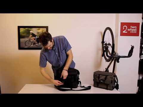 Two Wheel Gear Dayliner Handlebar and Trunk Box Bag Video - Two Wheel Gear Dayliner Handlebar and Trunk Box Bag Video