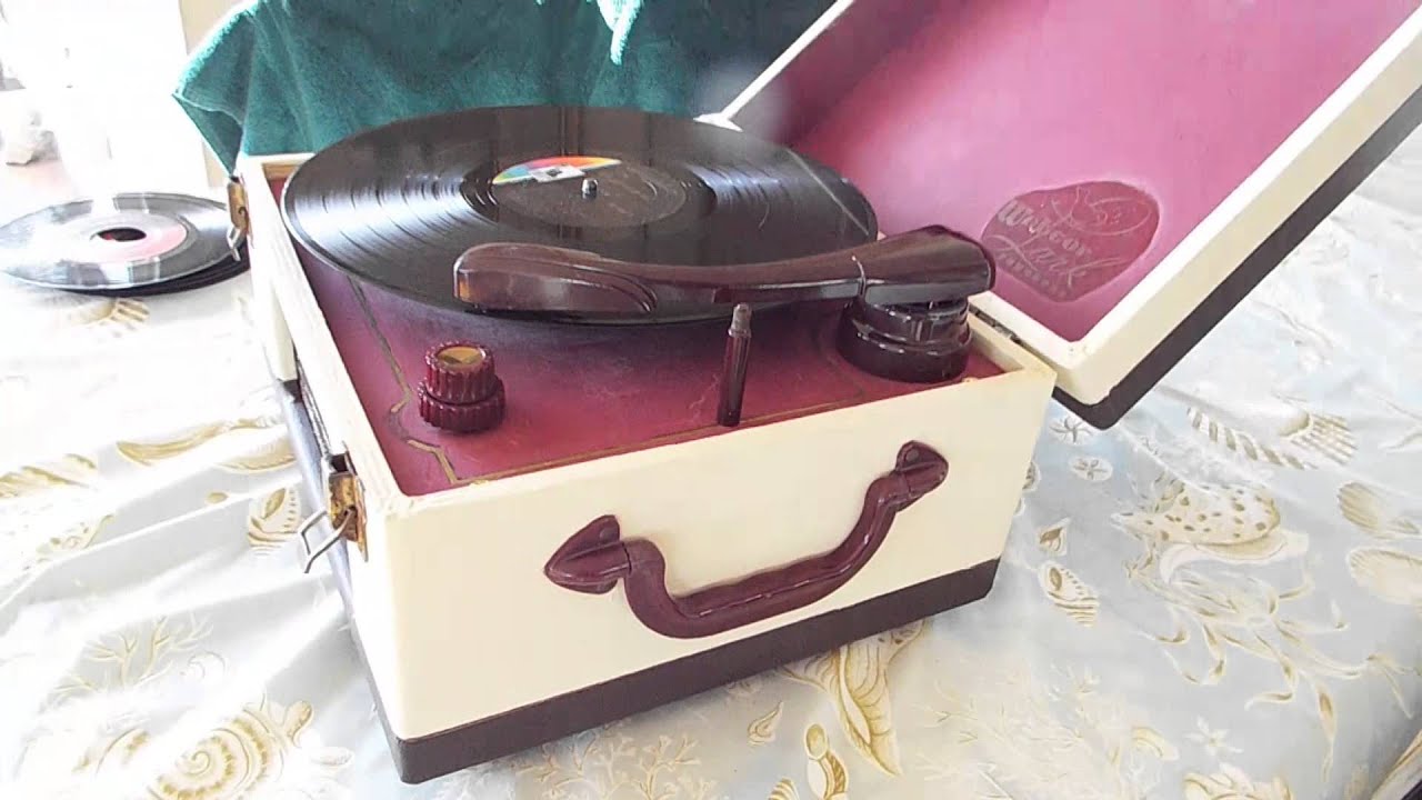 Webcor Lark record player playing a 33 rpm, LP stereo record - YouTube