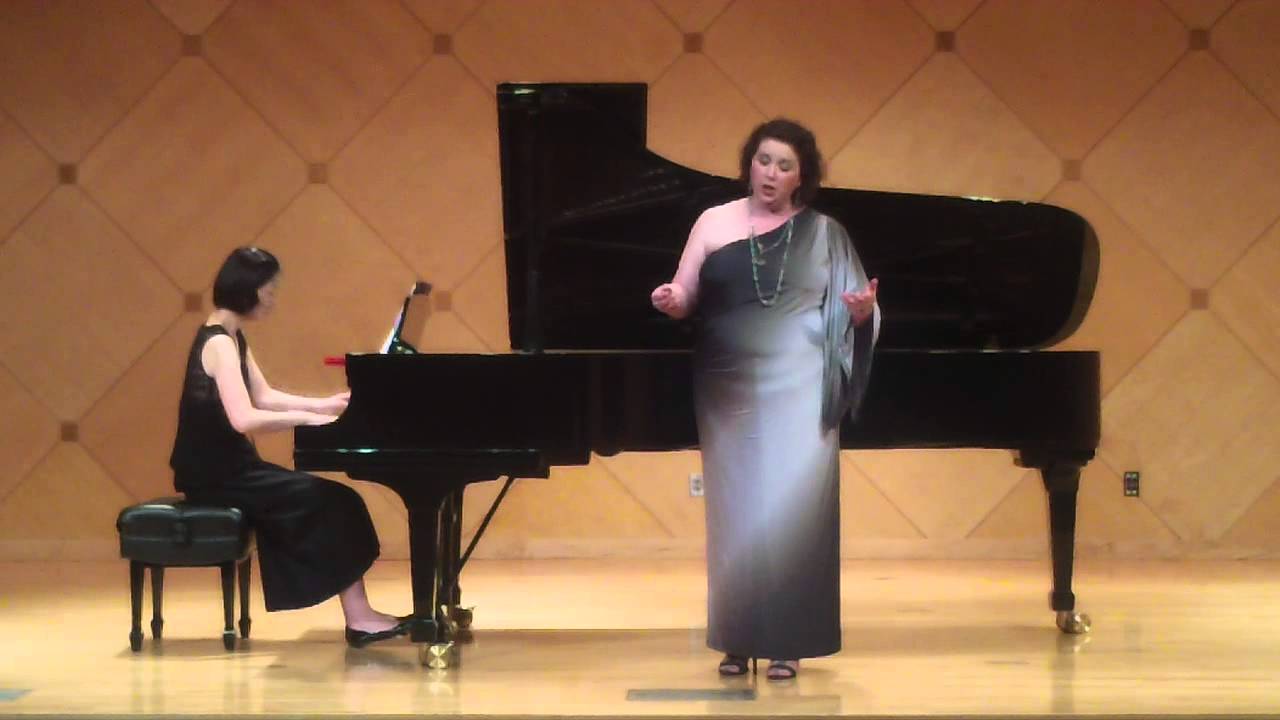 Rachel Velarde sings Santoliquido's L'incontro from I canti della sera
