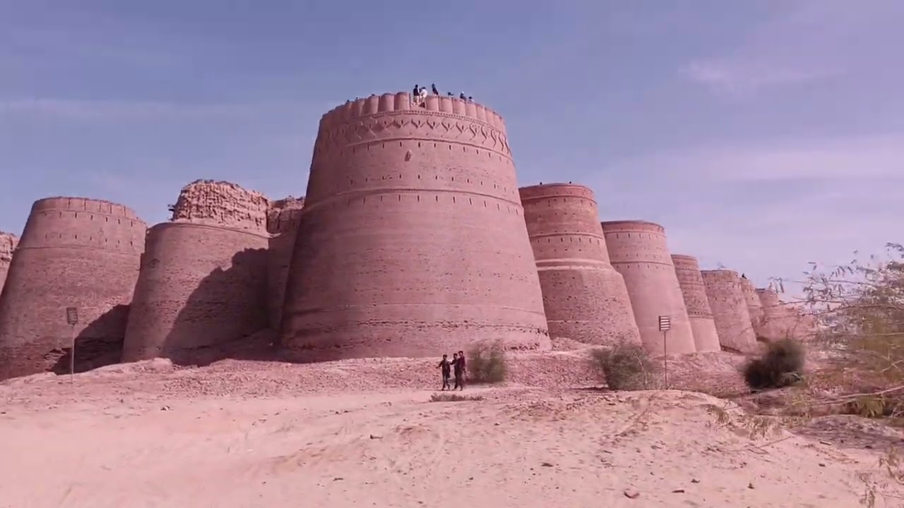 Cholistan Ke Sahra Mein Chupa Ek Azeem Qila | Qila Derawar 360° View #qiladerawar #bike #motovlog 
