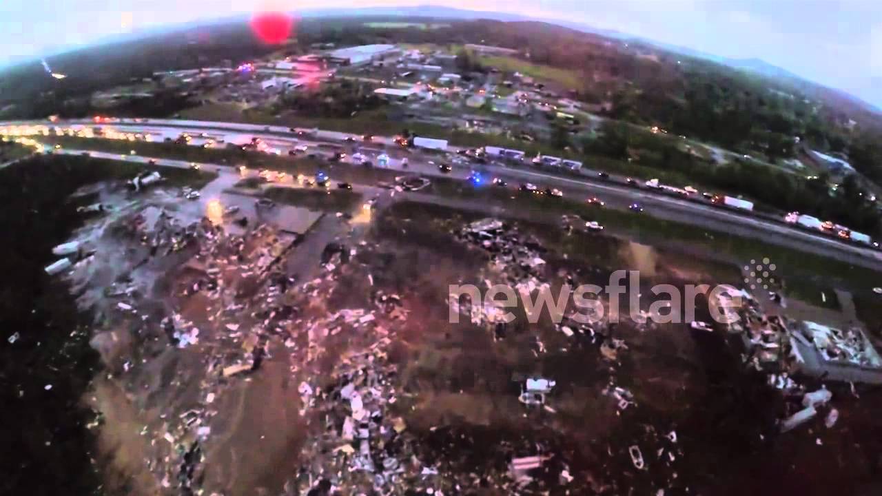 Incredible aerial footage of Arkansas tornado - YouTube