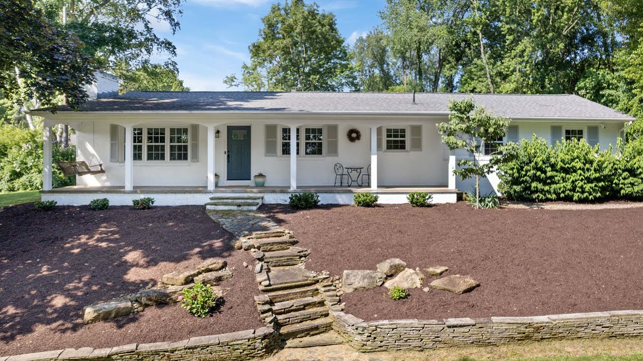 7635 Ravine Dr  NW North Canton, OH 44720