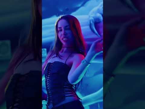 me piace la cassa dritta #techno #rave #femaledj