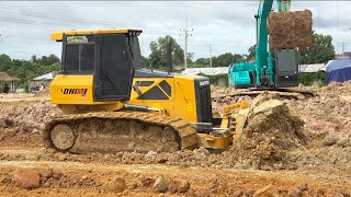 Construction equipment bulldozer dump truck spreading dirt អាប៊ុលថ្មីរុញដី