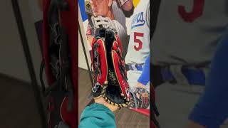 これは誰のグラブ...!? 