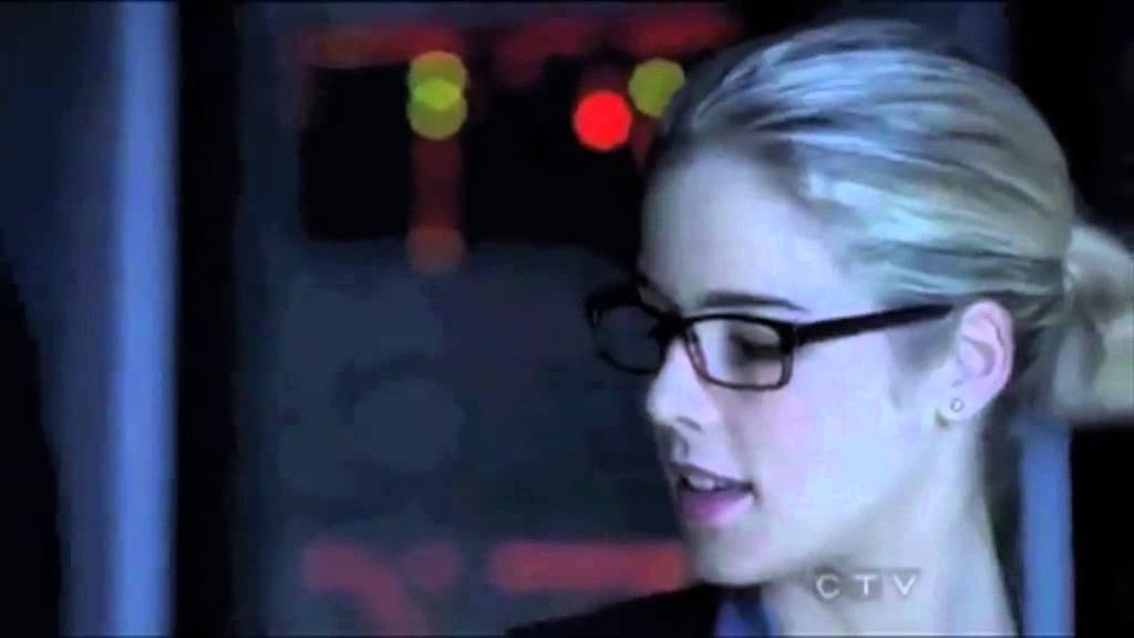 ARROW, Oliver and Felicity, "Secret smile"