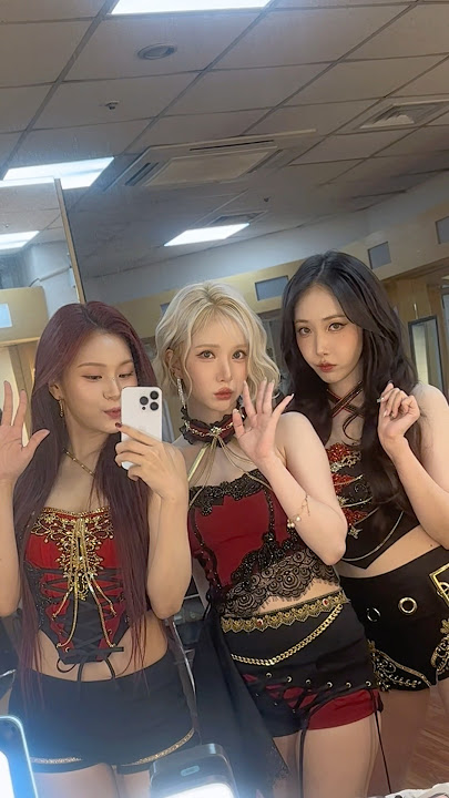 Us, Hello😎#VIVIZ #비비지 #EUNHA #은하 #SINB #신비 #UMJI #엄지
