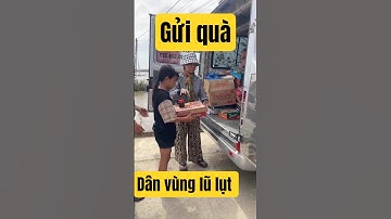 Trao quà tận tay cho người dân vùng lũ lụt Miền Trung #shorts