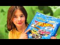 El album de hot wheels de Panini !! y monster trucks con Dani y Evan