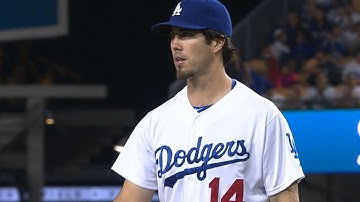 PHI@LAD: Haren fans seven over six innings of work