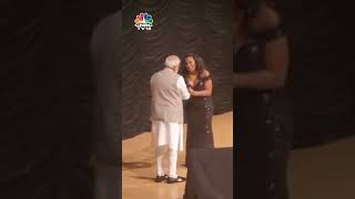 American Singer Mary Millben Touches PM Modi's Feet After Singing National Anthem | CNBCTV18