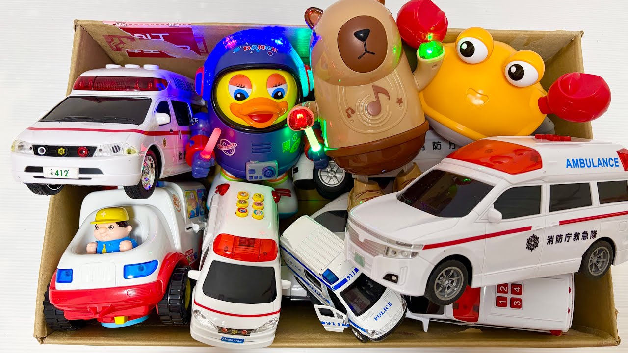 オモシロおもちゃと救急車のおもちゃを集めて坂道のコースを走行させてみるよ★