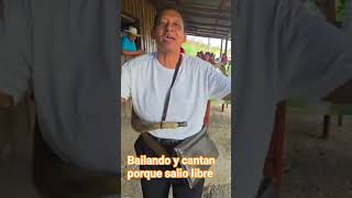 Bailando y cantando el Apostol chago que maravillosooo