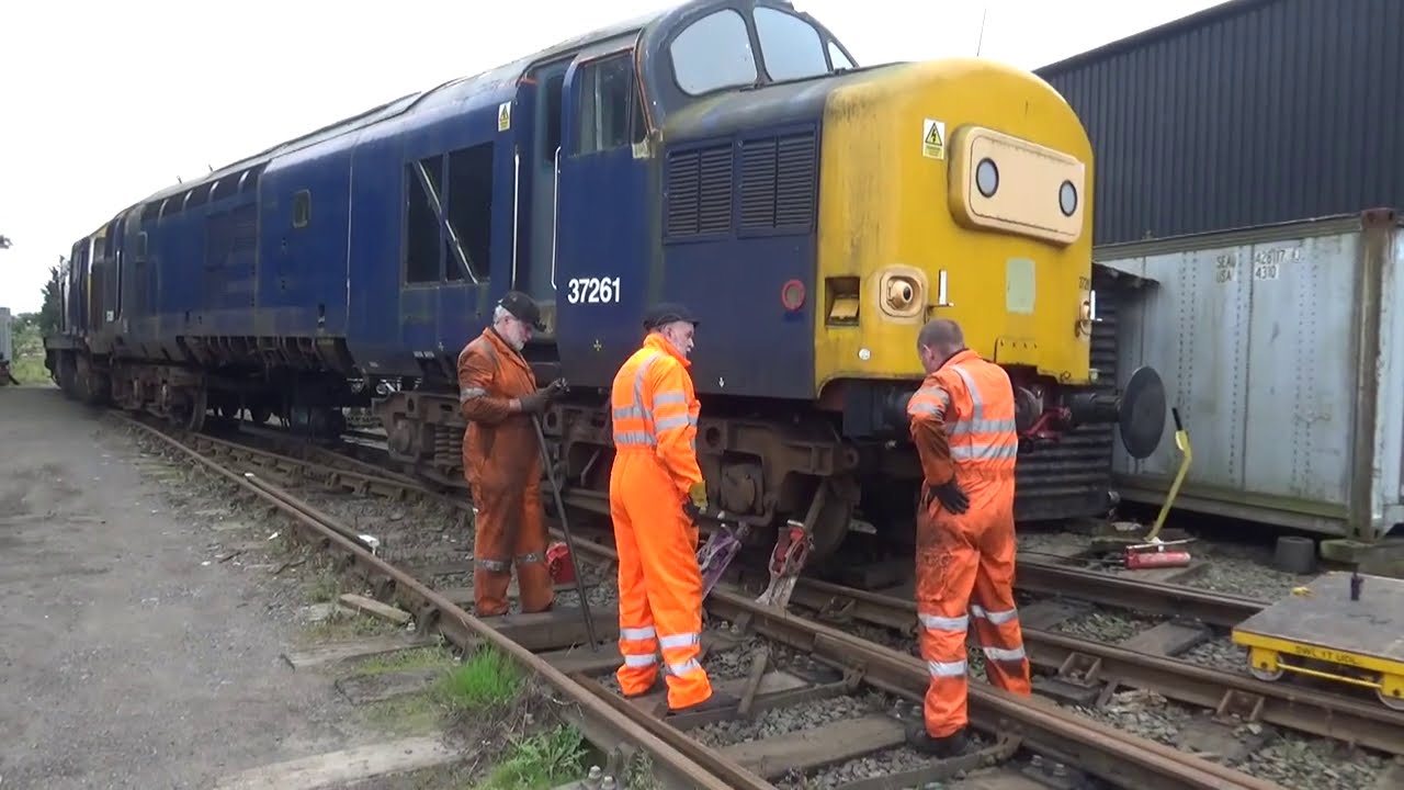 Class 37261 Caithness off track