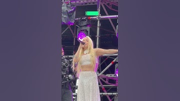 Elena Rose cantó “Orion”, la canción que tiene junto a Boza, en su show en el Lollapalooza Argentina