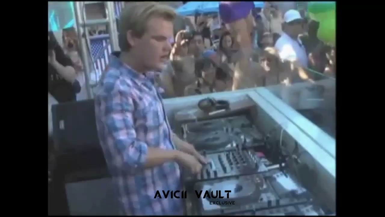 ASH vs. Philter - Gun vs. Revolver (Avicii Mashup) [Official Live Footage @ Marquee, July 2011]