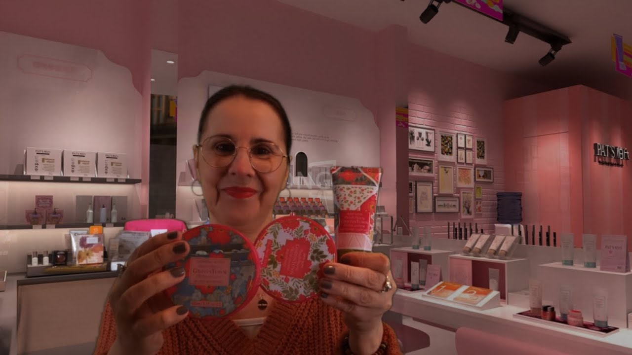 Asmr Français, Rôleplay vendeuse  produits cosmétiques.