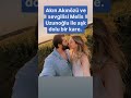 Akın Akınözü ve sevgilisi Melis Uzunoğlu ile aşk dolu bir kare.