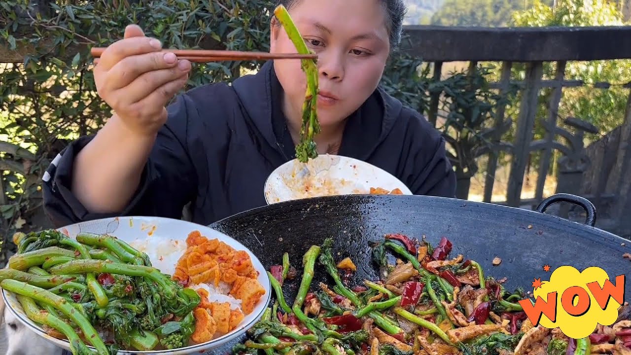 Деревенская девушка готовит нежные побеги бок-чой на деревенской кухне.