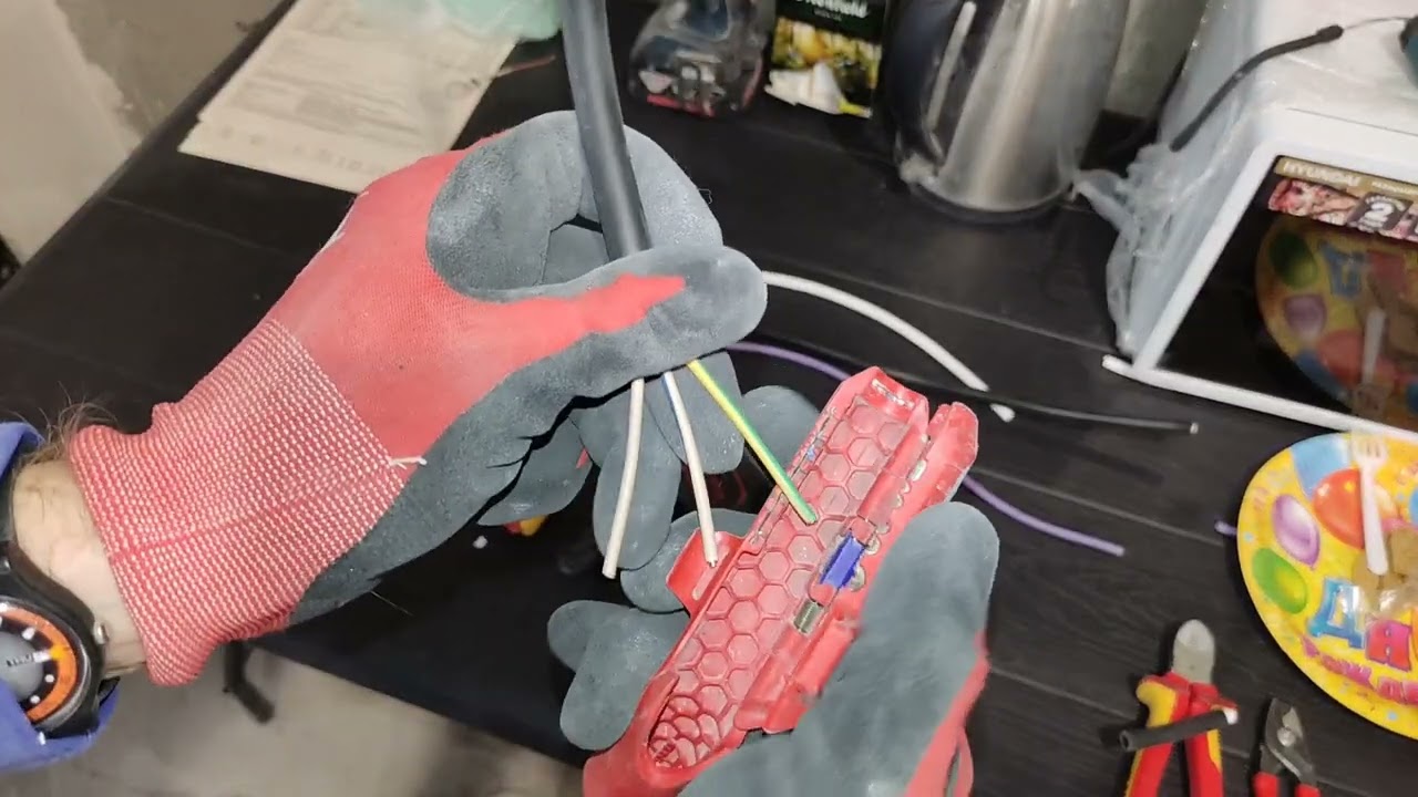 Зачистки для кабеля, как снять изоляцию с провода не повредив изоляцию жил.